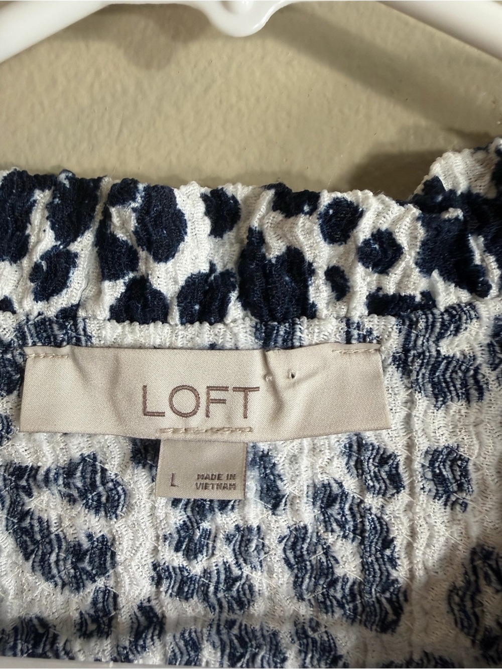 LOFT Dark Navy White Leopard Print Puff Sleeve Textured Blouse Large - Picture 3 of 9